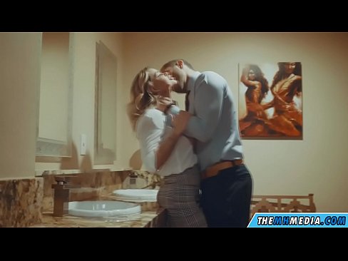 ❤️ وقتی یک بلوند بی تنه شما را در یک دستشویی عمومی اغوا می کند ❌ پورن با کیفیت در ما fa.pornfuror.ru ❤